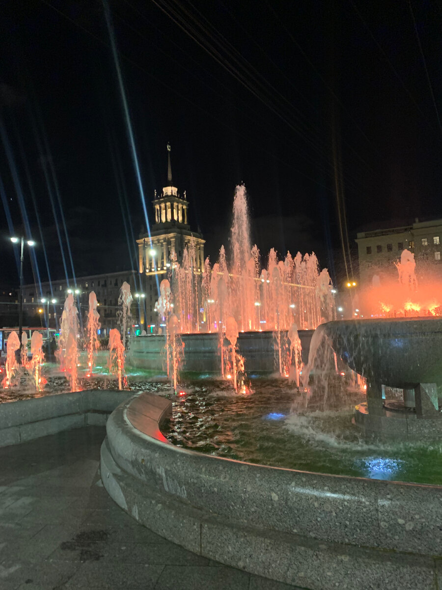 Данная локация находится напротив метро Парк Победы. 
