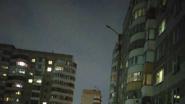     В Казани жители трех домов в микрорайоне «Азино-2» оказались без уличного освещения во дворе. Комитет внешнего благоустройства города закрыл заявку, восстановив свет, но не проверив выполнение работ.