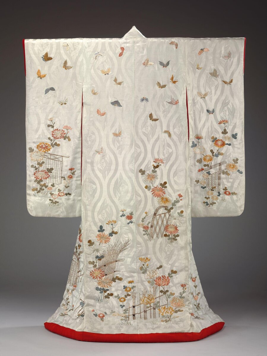 Outer kimono of figured satin silk embroidered with flowers and butterflies, Japan, 1800-1870. Victoria and Albert Museum