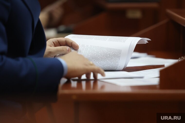    Следователи завели дело по факту применения насилия в отношении представителей власти