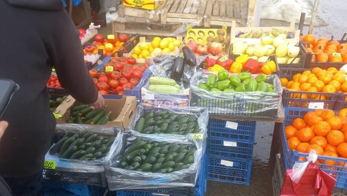     Главные причины роста цен на продукты питания, в особенности овощи, назвал министр экономического развития Ставропольского края Денис Полюбин.