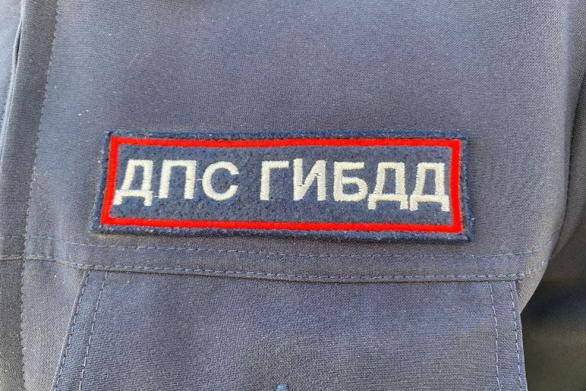   В Новосибирске автомобиль с надписью «Анжела» попал в ДТП у ТЦ «Вереница»