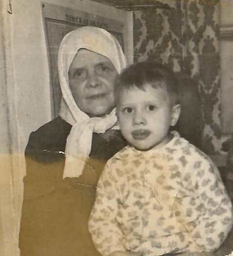 Баба Фёкла и её любимый внучок. 