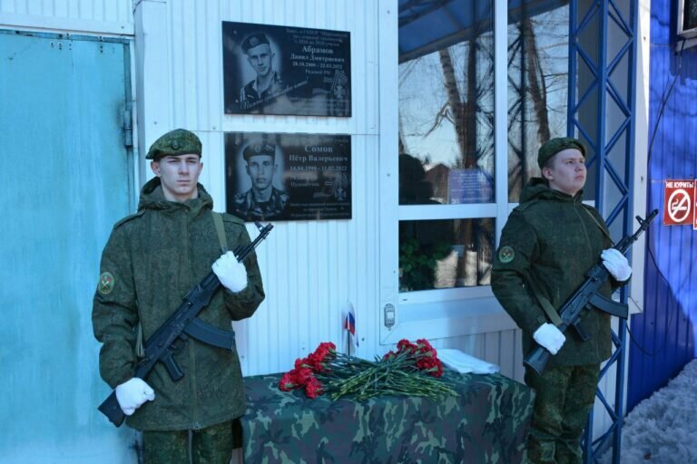    В Шарлыке увековечили память о военнослужащем Петре Сомове, погибшем в ходе СВО Андрей Севостьянов