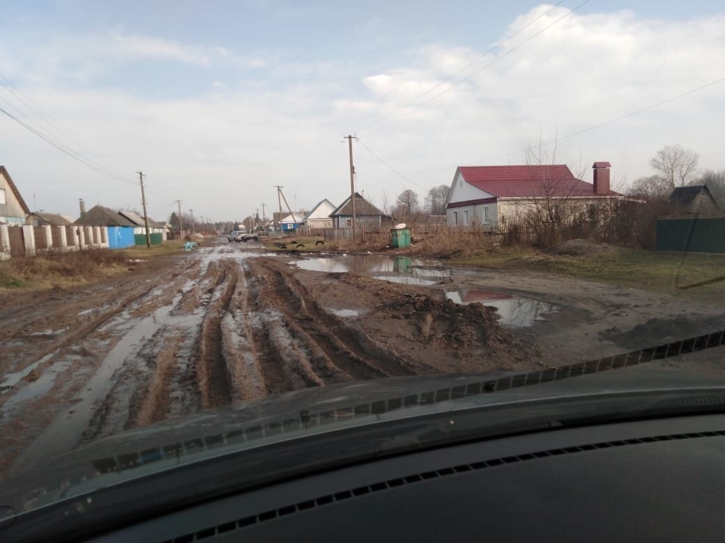 В карачевской Трыковке вместе с джипом полиции застряла посреди раскисшей  дороги еще и «Скорая» | Брянский Ворчун | Дзен