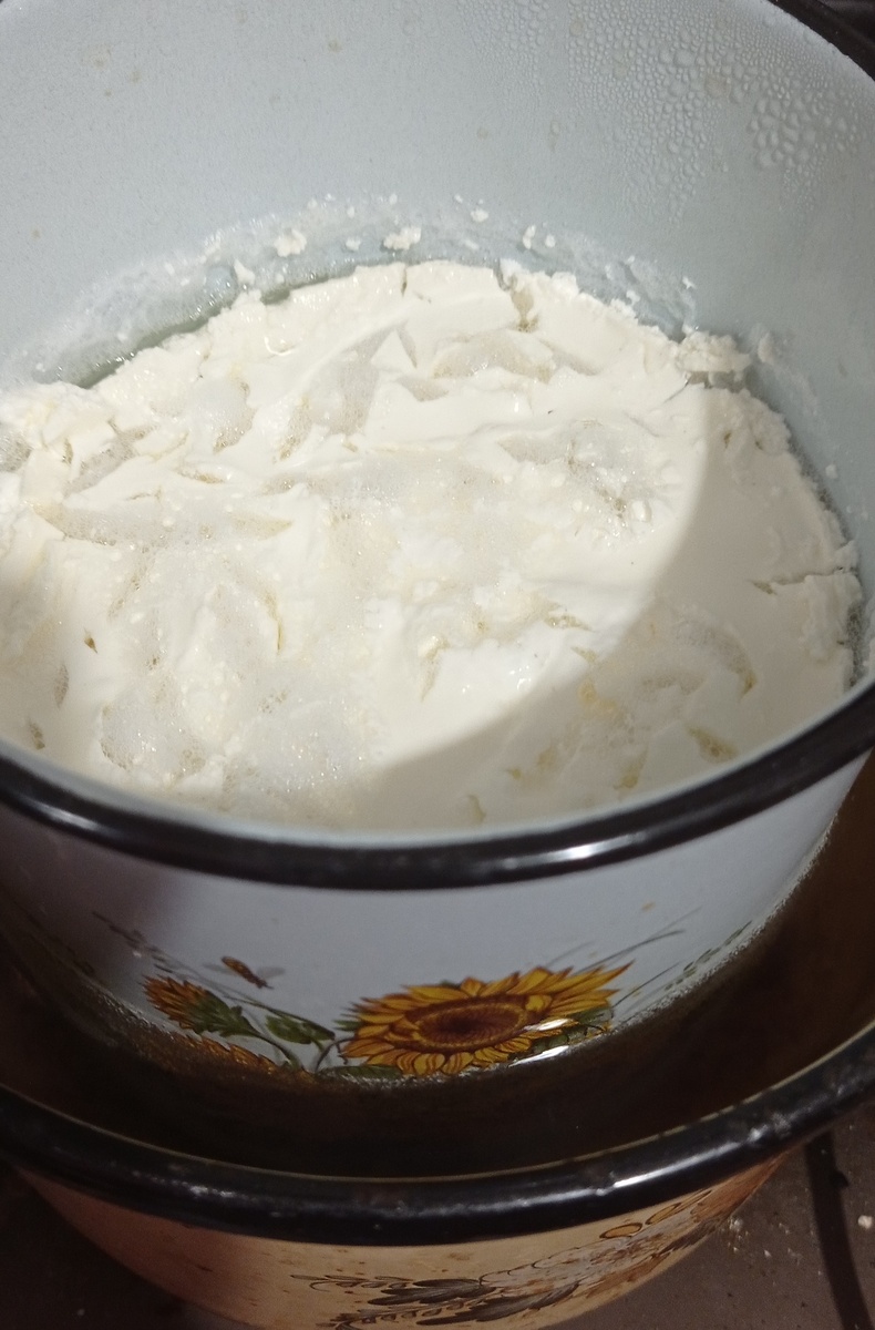 Фото автора. Процесс варки творога. 