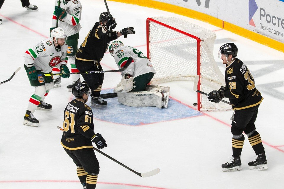     Казанцы атаковали приморцев.  ХК «Адмирал»