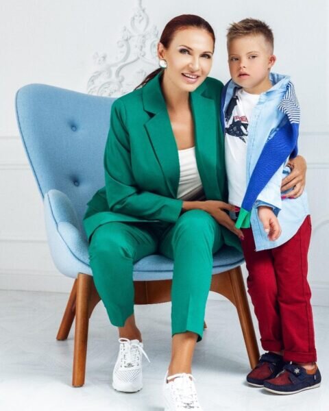 Эвелина Бледанс с сыном Семеном  📷
