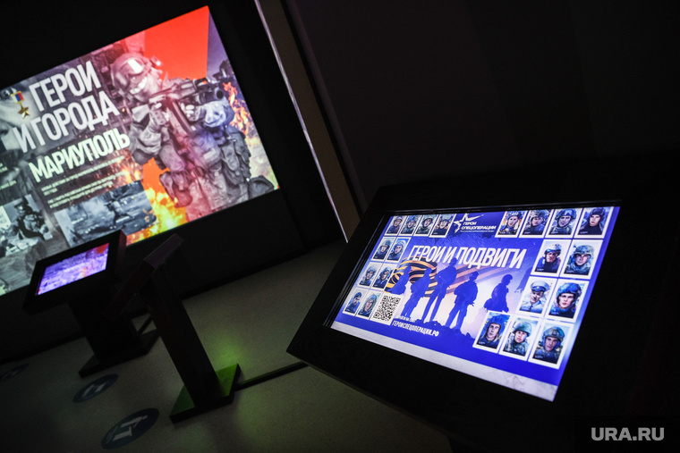    Каждый отдельный экран посвящен определенному бойцу и его подвигу. Посетители могут прочитать биографию героя, а также ознакомиться с комиксом о его подвиге Владимир Жабриков © URA.RU