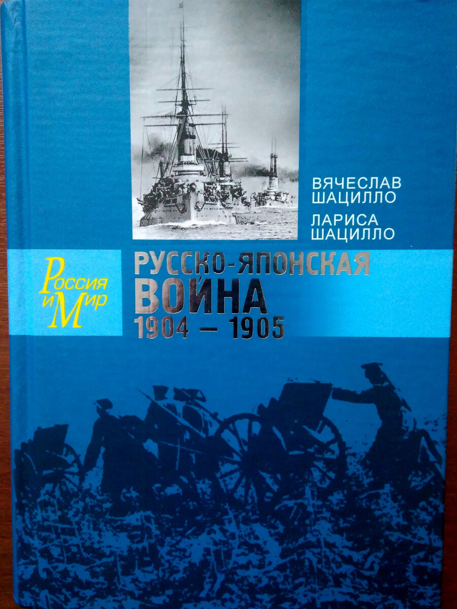 Надпись новинки на книжной полке