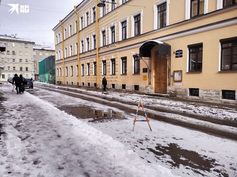     Сейчас чиновники распределяют парковочные места для инвалидов возле социальных объектов. Несколько мест появятся, например, у библиотеки для слабовидящих на Стрельнинской. Арина МИФТАХУТДИНОВА