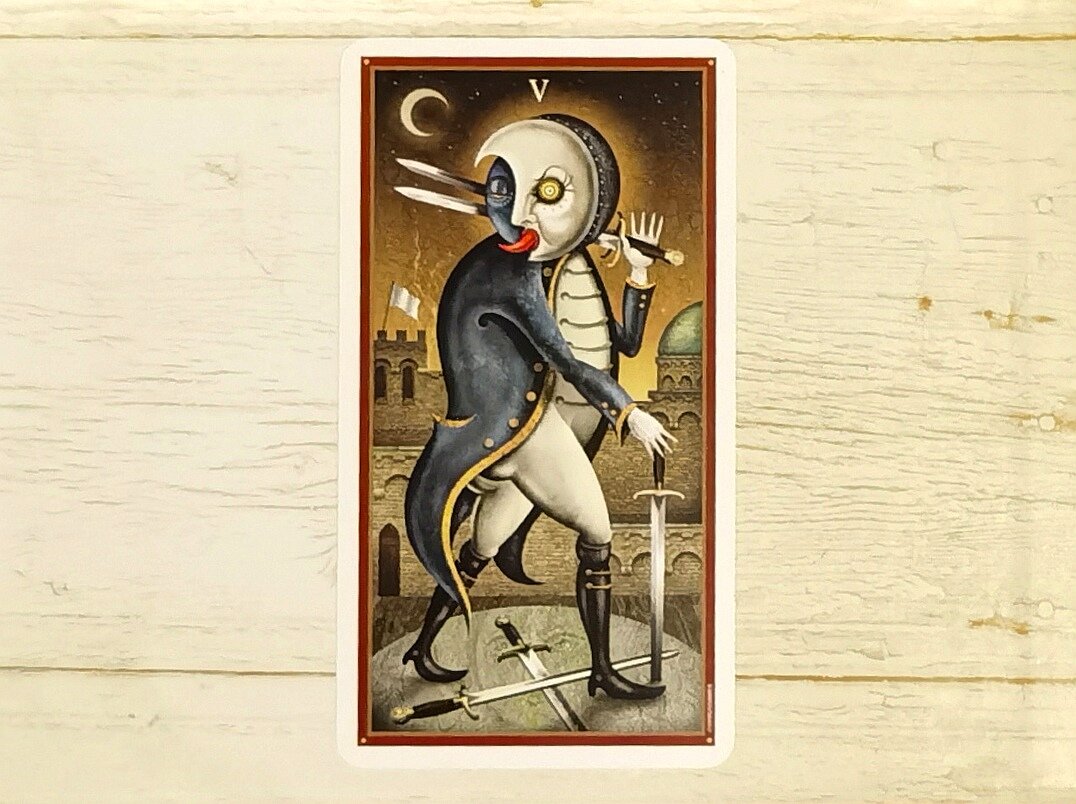 Аркан "V Мечей". "Таро Безумной Луны".