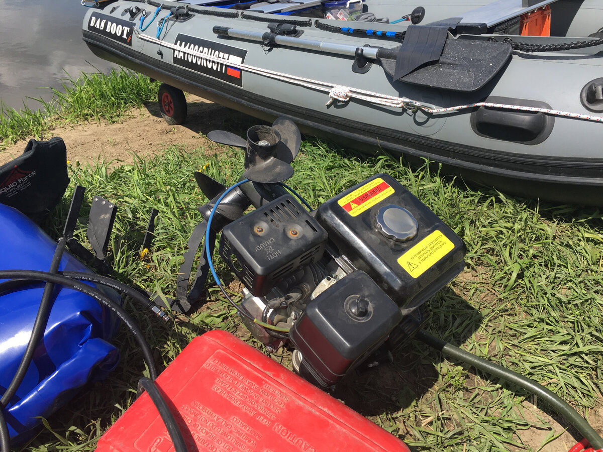 Кат Бот и болотоход