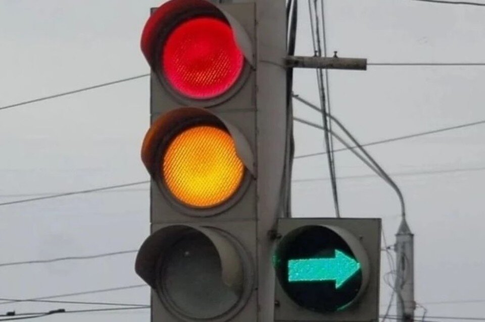     Светофор Олег УКЛАДОВ