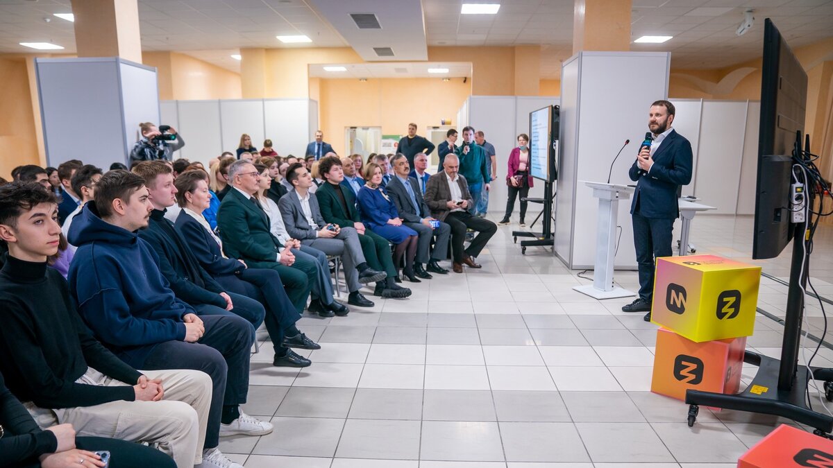    Помощник президента РФ Максим Орешкин рассказал сургутским студентам об экономике России в условиях санкций