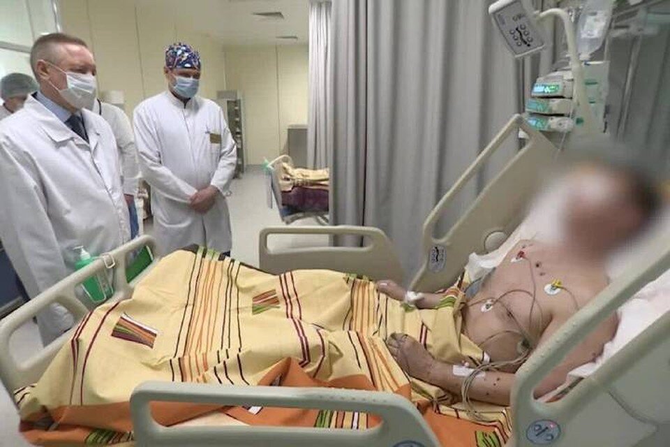     Беглов навестил пострадавших во время взрыва в кафе в Петербурге  принтскрин видео.