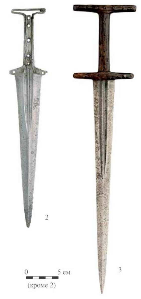 Баселард конца XIV века (слева) и XV века (справа).