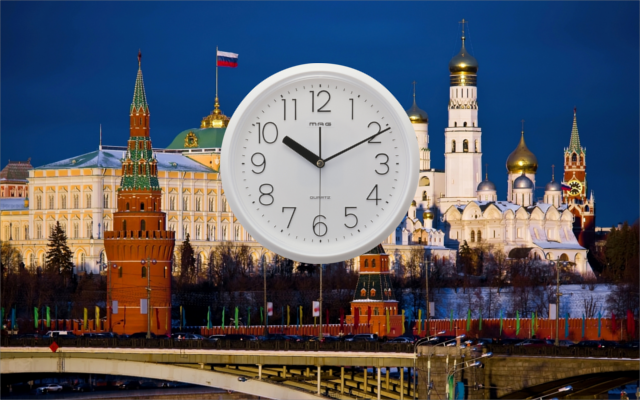 Переведи часы на московской. Время в Москве. Москва часовая. Который час в Москве. Часы в Москве сейчас.