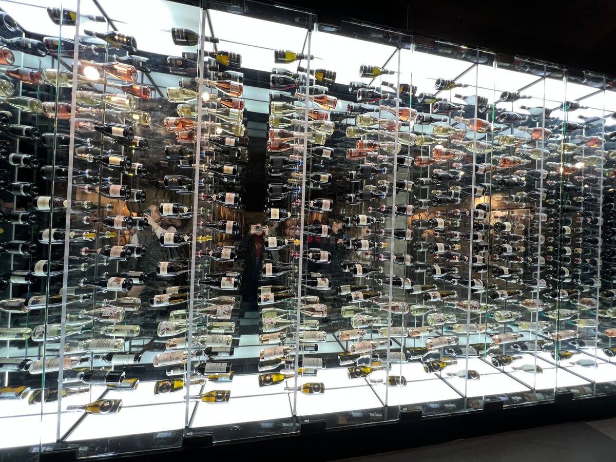 Витрина продукции "Золотой Балки" в подвалах завода