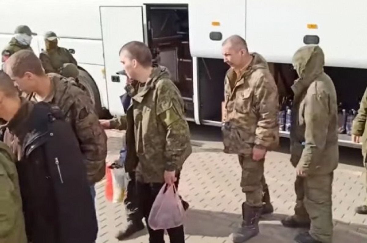    Шесть военнослужащих свердловчан вернули из украинского плена