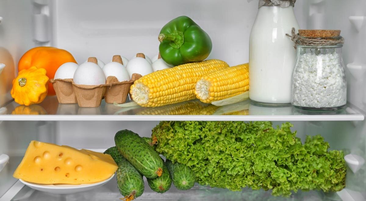 Трудно выкидывать из холодильника пропавшие продукты, когда вы потратили на них свое время и деньги. Еще труднее – постоянно следить за их свежестью и не покупать слишком много.
