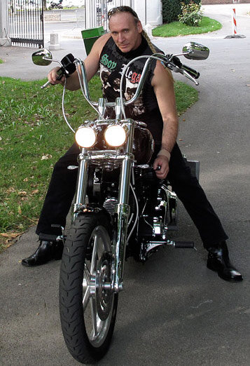 На снимке Грегори Дэвид Робертс, автор. Фото с сайта librebook.me