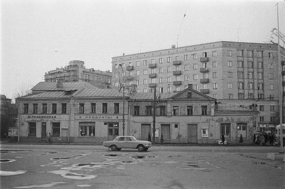 Такой была Москва 1970-х и так в 2022 году эти места выглядят на фото с тех  же точек | Armen | Дзен