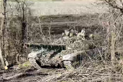    Кадры боевой работы танковых экипажей ЦВО в зоне спецоперации ©Скриншот