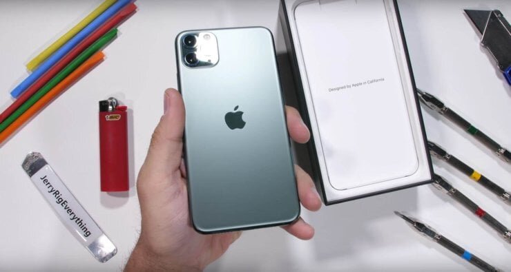    Если у вас маленькая рука, то пользоваться iPhone 11 Pro Max будет непросто
