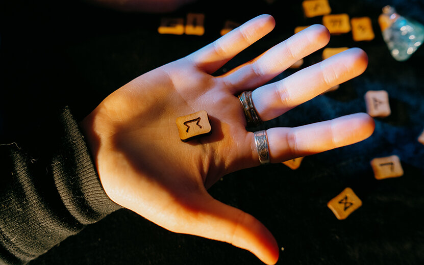    Гадание на рунах онлайн – что предсказывает руна дня на 14 апреля