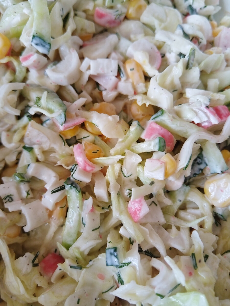 Всем привет! Сегодня хочу поделиться рецептом очень вкусного салата с крабовыми палочками! Вам понадобится: