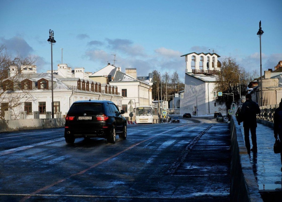    С 10 мая для машин закроют Троицкий мост в Пскове