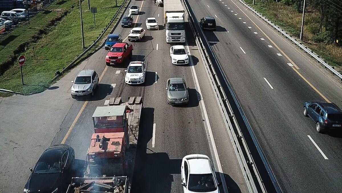     Власти обсуждают запуск железнодорожного движения для решения проблемы с огромными пробками в районе Ольгинской развязки и проспекта Гагарина. Об этом губернатор Глеб Никитин заявил в своем Telegram-канале.