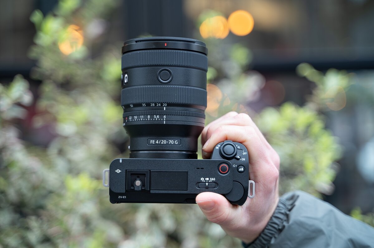    Не только первый блогерский фуллфрейм, но и самая лёгкая камера со стабом. Фотография: phototrend.fr