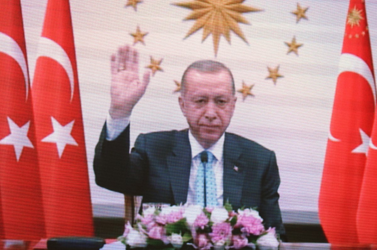    Президент Эрдоган принимает участие в телемосте с Москвой.