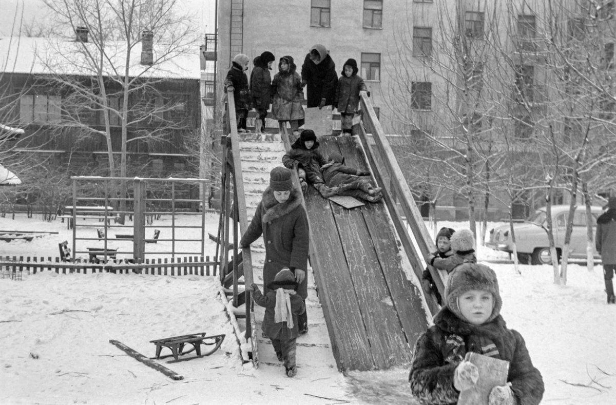 Отдаленно напоминает нашу горку. Правда у нашей было два склона и монолитный обшитый досками корпус. Фото из интернета.