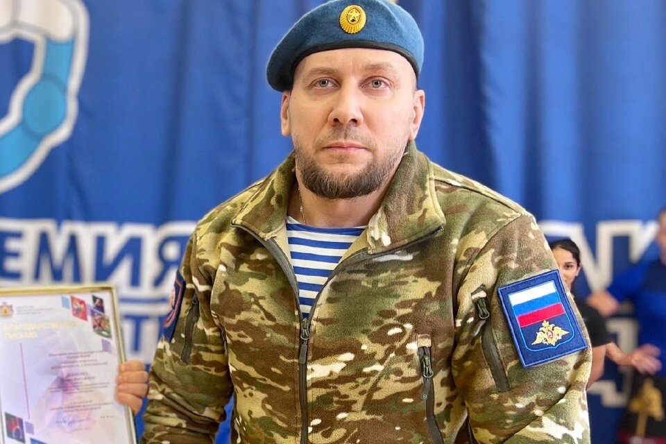     Тренер по спортивной борьбе «Академии единоборств» Роман Денисов вернулся в Рязань из зоны СВО. Фото: министерство спорта Рязанской области.