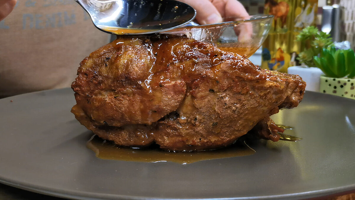 Это мясо прямо завораживает, настолько сочное и нежное. Все дело в масле и  специальной подготовке (рецепт в духовке) | Розовый баклажан | Дзен