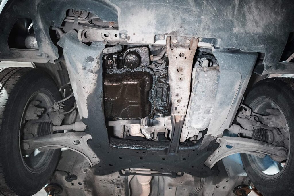 Масло с переднего подрамника начало забрасывать на кузов