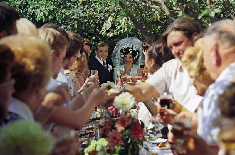 Эдуард Эттингер Комсомольская свадьба
Дата съемки: 1975 год. Источник https://russiainphoto.ru/