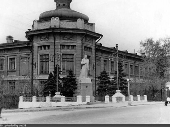     памятник Сталину при больнице им. Семашко.