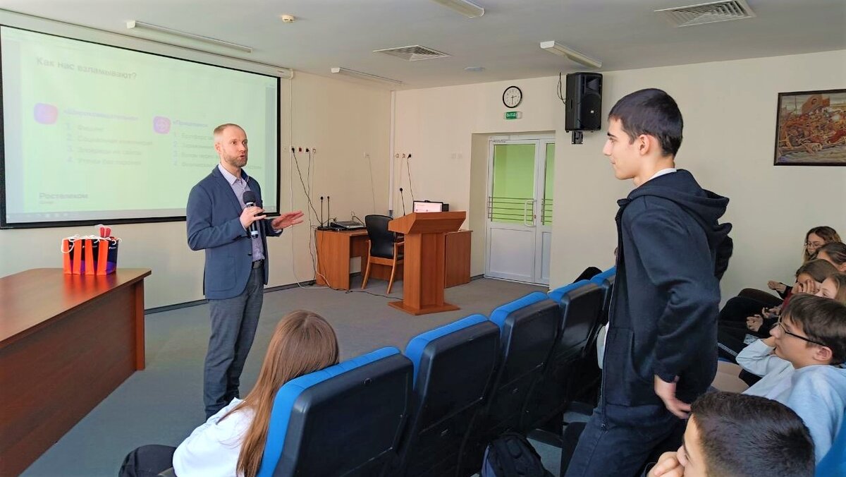    В Ханты-Мансийске для школьников провели викторину по кибергигиене