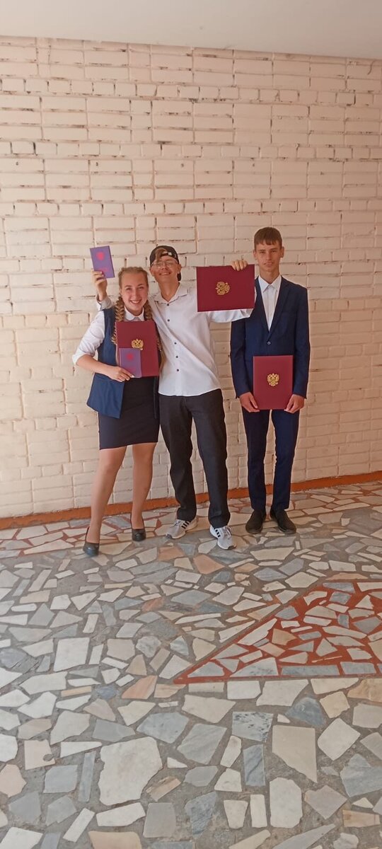 Маша закончила 9 класс😘