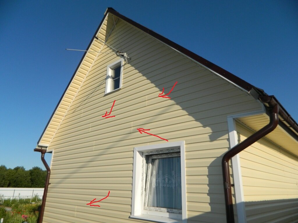 Отделка крыльца сайдингом. Домик обшитый сайдингом. Дом сайдинг. Дом обшитый сайдингом. Сайдинг гранд лайн карамель.