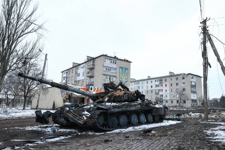 Поврежденный танк Т-64 ВСУ в Донецкой области - Фото: Михаил Терещенко/ТАСС