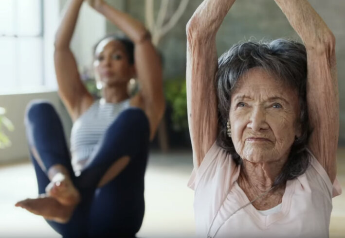     «Нет такого понятия, как возраст!» Секреты здоровья от 100-летней преподавательницы йоги