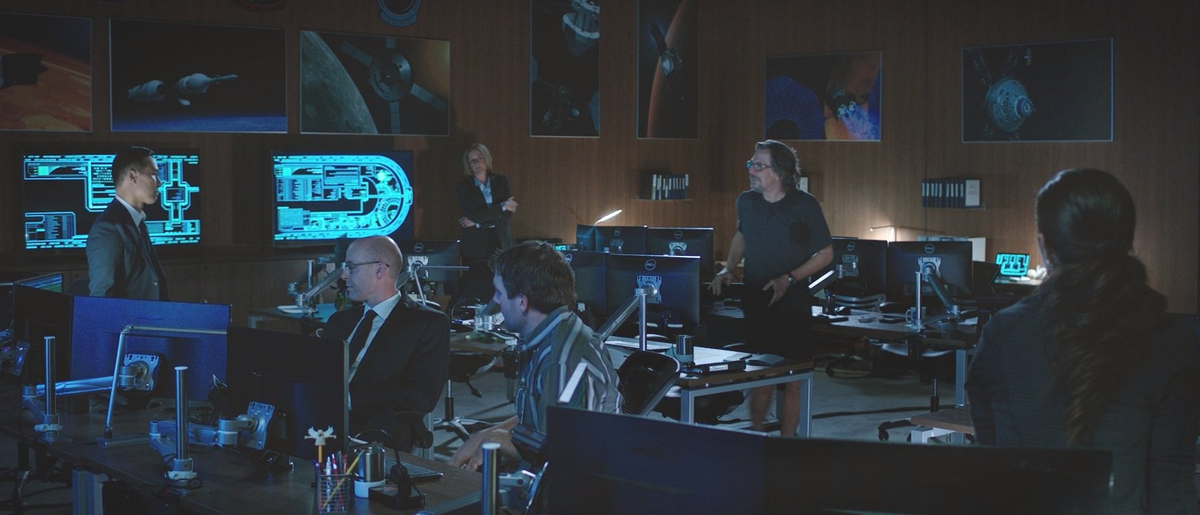 туповатые и недоработанные персонажи