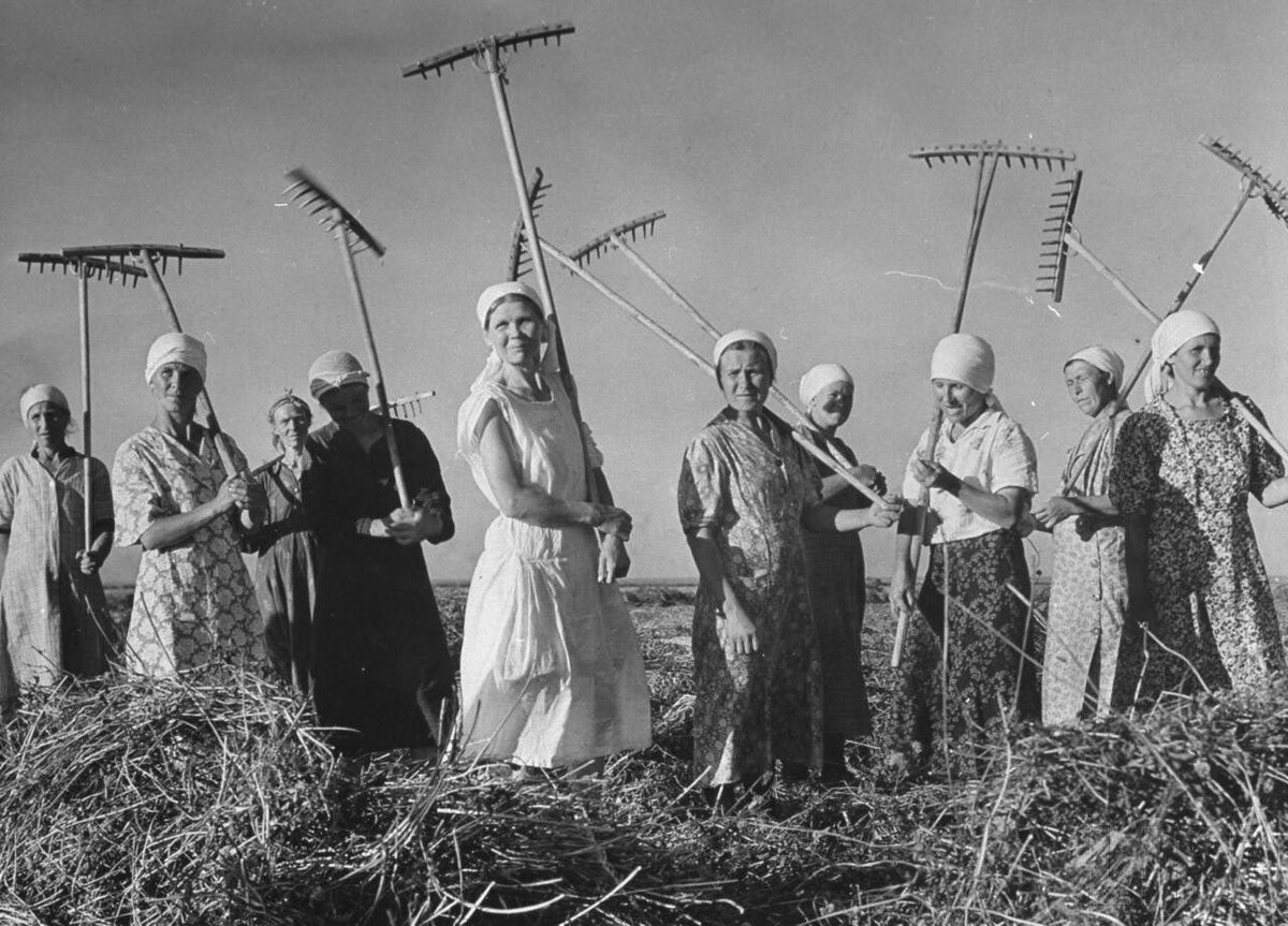 Колхозницы, 30-е годы. Бабушка вышла замуж в 1933-м.