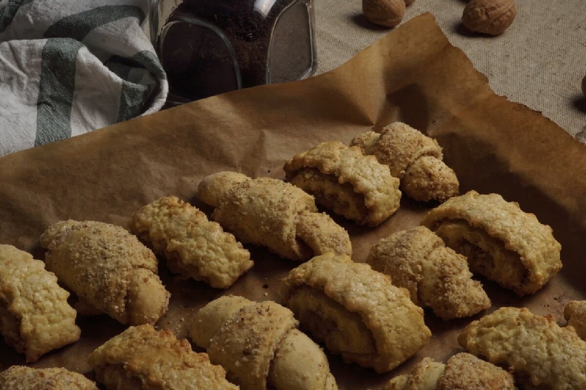 Песочные рулетики с орехами