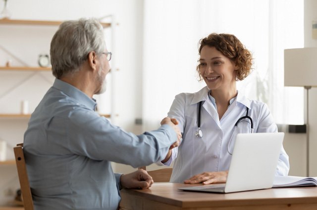    Как оформить ДМС иностранцу?